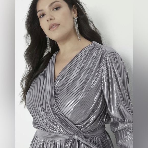 Lane Bryant silver metallic 3/4-Sleeve Surplice-Neck Pleated‎ Dress size 16 new - Picture 3 of 3